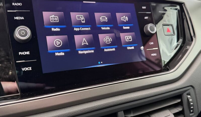 VOLKSWAGEN POLO 1.0 TSI 95 CV MOD. R-LINE “GUIDABILE DA NEOPATENTATI” pieno