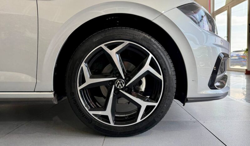 VOLKSWAGEN POLO 1.0 TSI 95 CV MOD. R-LINE “GUIDABILE DA NEOPATENTATI” pieno
